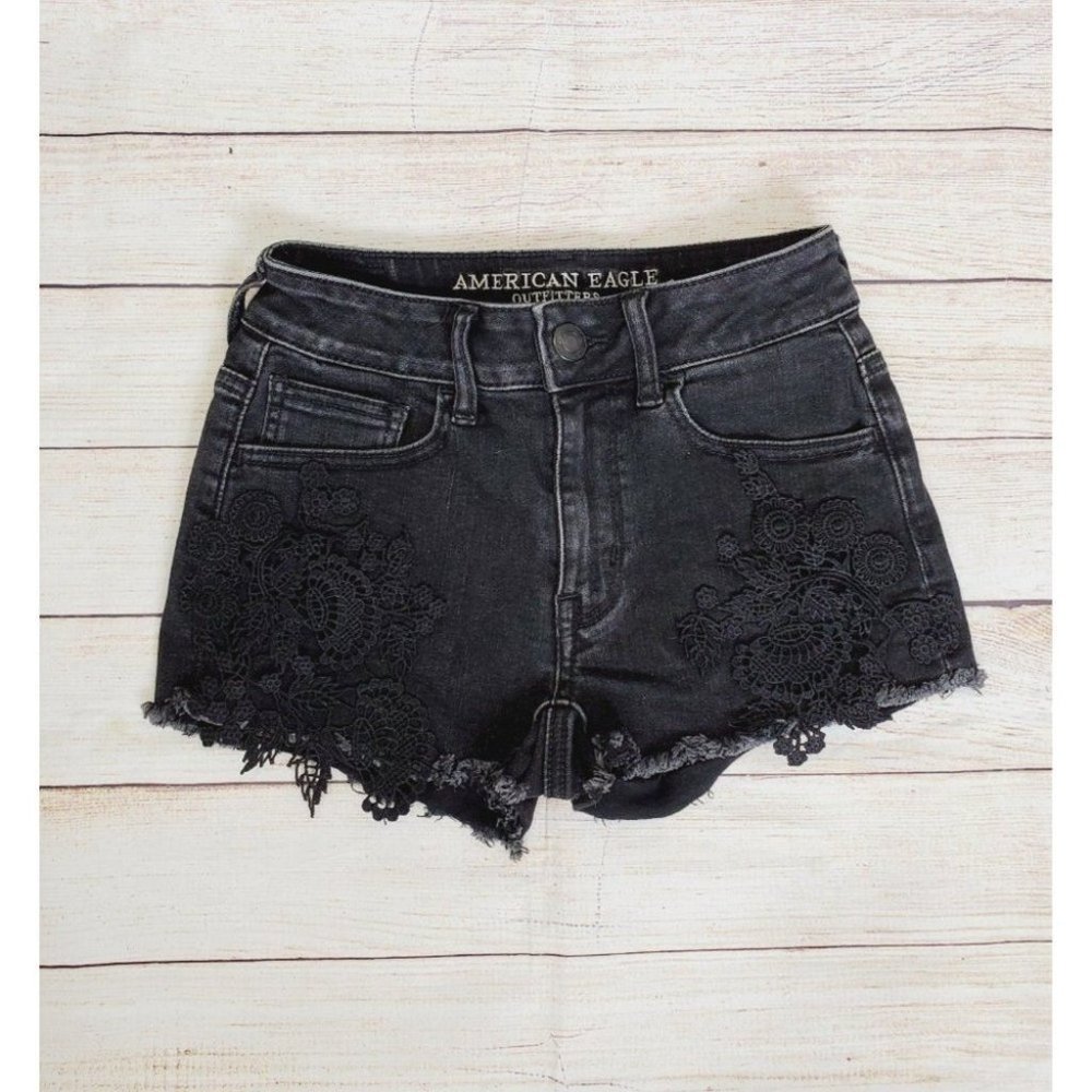 AMERICAN EAGLE HIGH RISE FLORAL CROCHET SHORTS SIZE 00